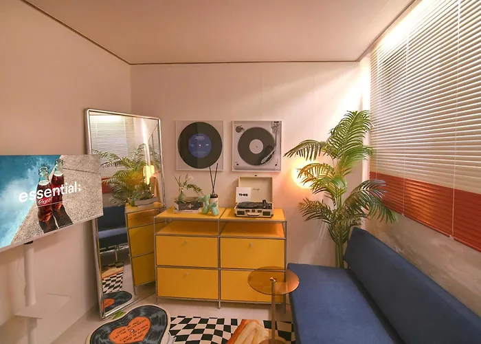 Hongdae 1min To Subway, Easy Access To Itaewon & Jongro *
