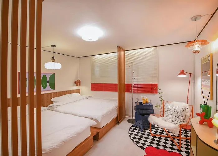 Hongdae 1min To Subway, Easy Access To Itaewon & Jongro Apartment *