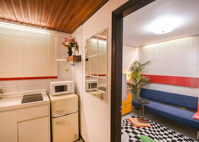 Hongdae 1min To Subway, Easy Access To Itaewon & Jongro *