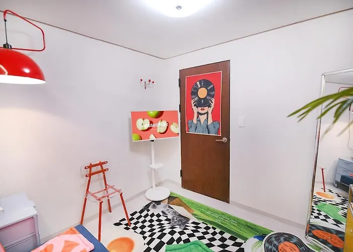 Hongdae 1min To Subway, Easy Access To Itaewon & Jongro Apartment *