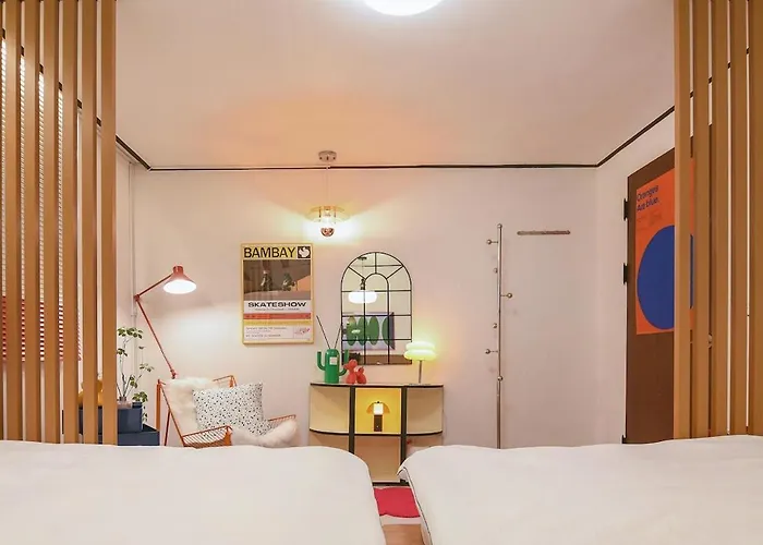 Hongdae 1min To Subway, Easy Access To Itaewon & Jongro *