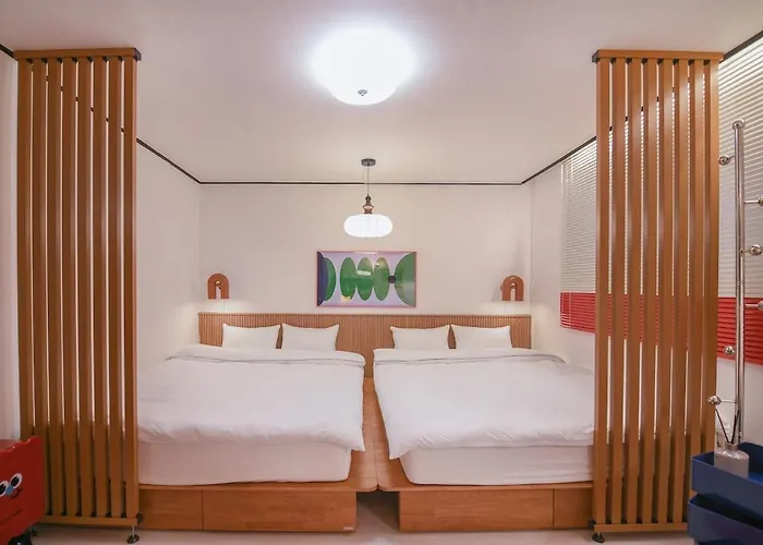 Hongdae 1min To Subway, Easy Access To Itaewon & Jongro Apartment *