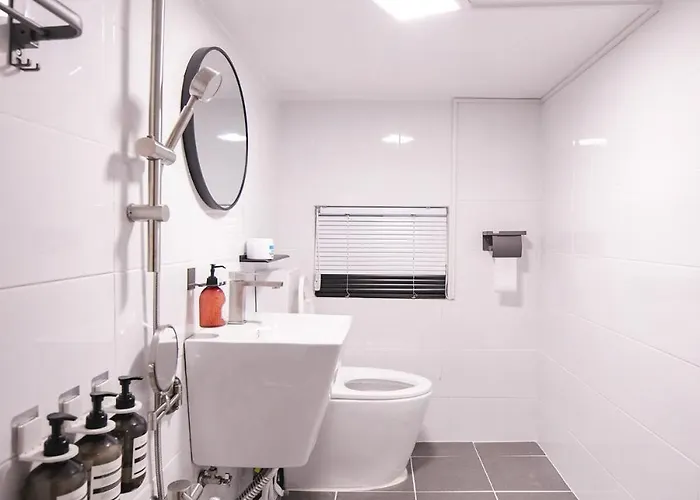 Hongdae 1min To Subway, Easy Access To Itaewon & Jongro * Seoul